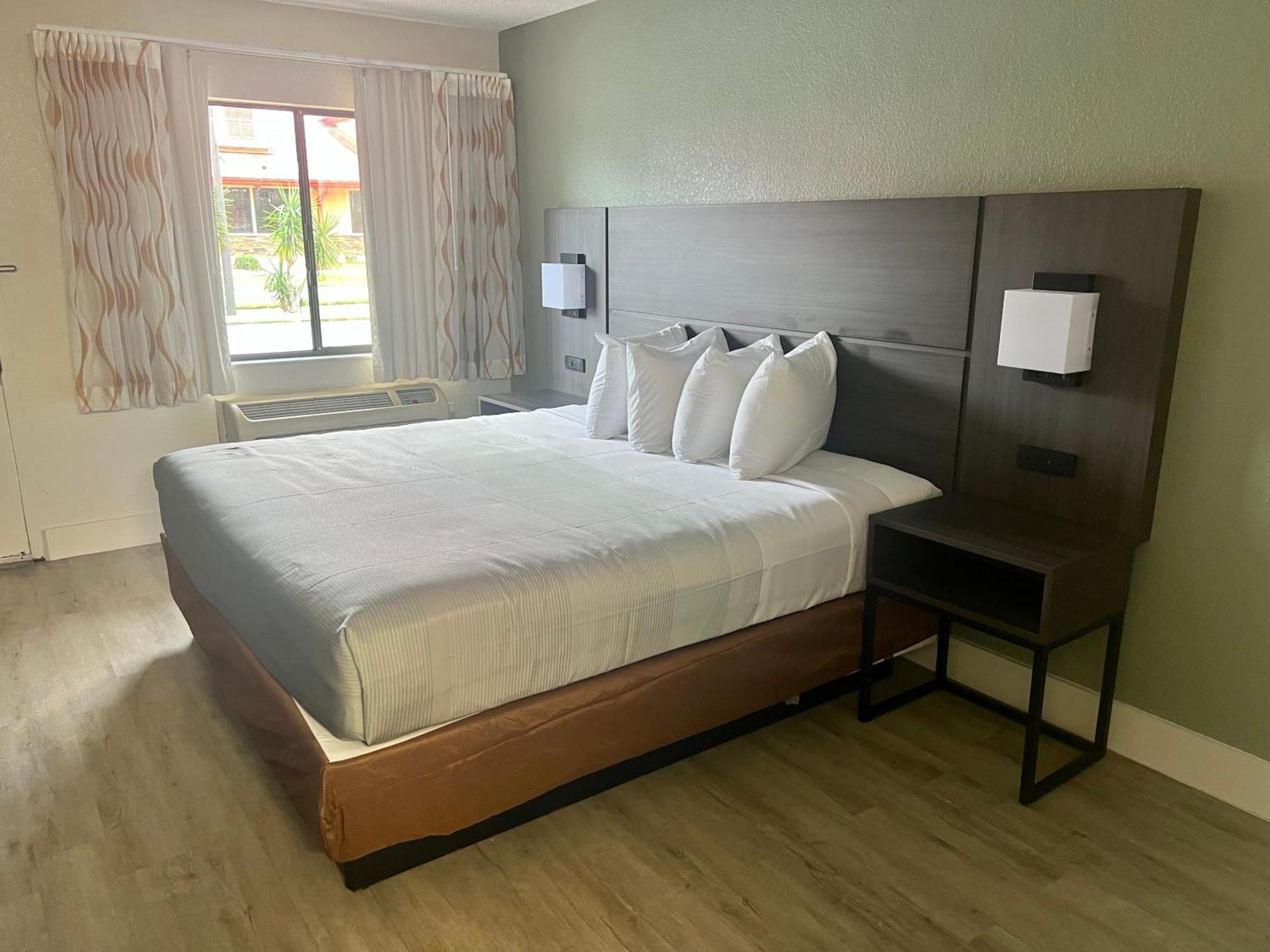 Quality Inn & Suites Orlando East - Ucf Area Alafaya Extérieur photo